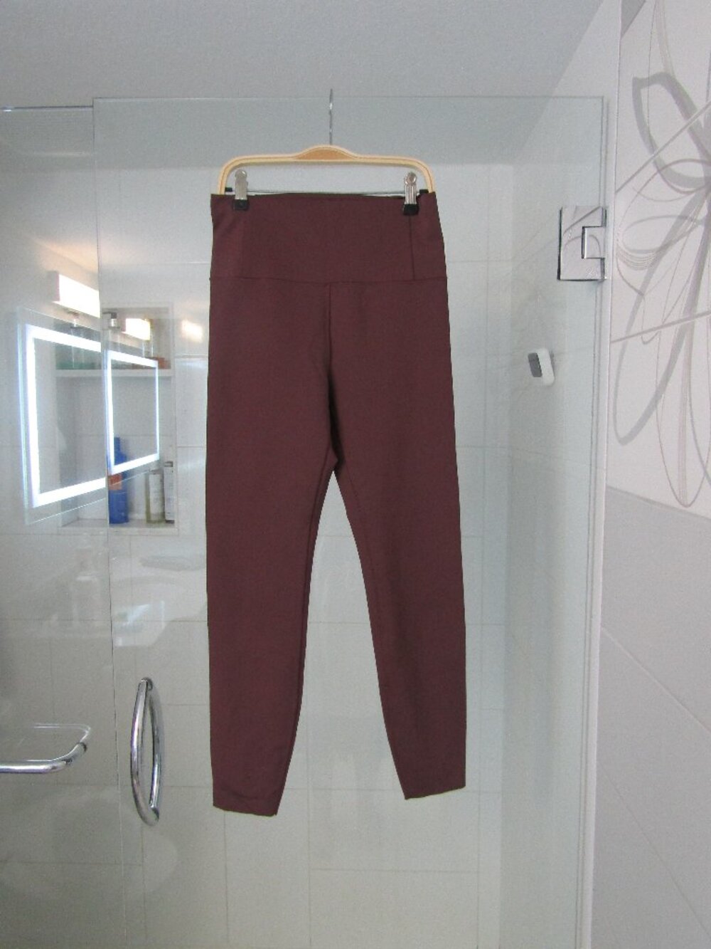 VUORI Chocolate Brown Capris--Medium